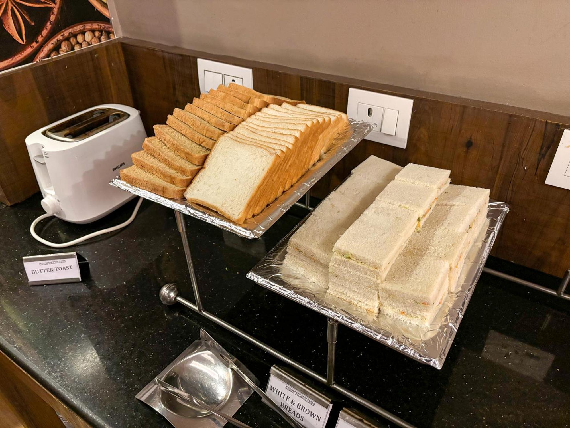 Hotel Oxmo Delhi Airport With Free Airport Transsfer Ню Делхи Екстериор снимка