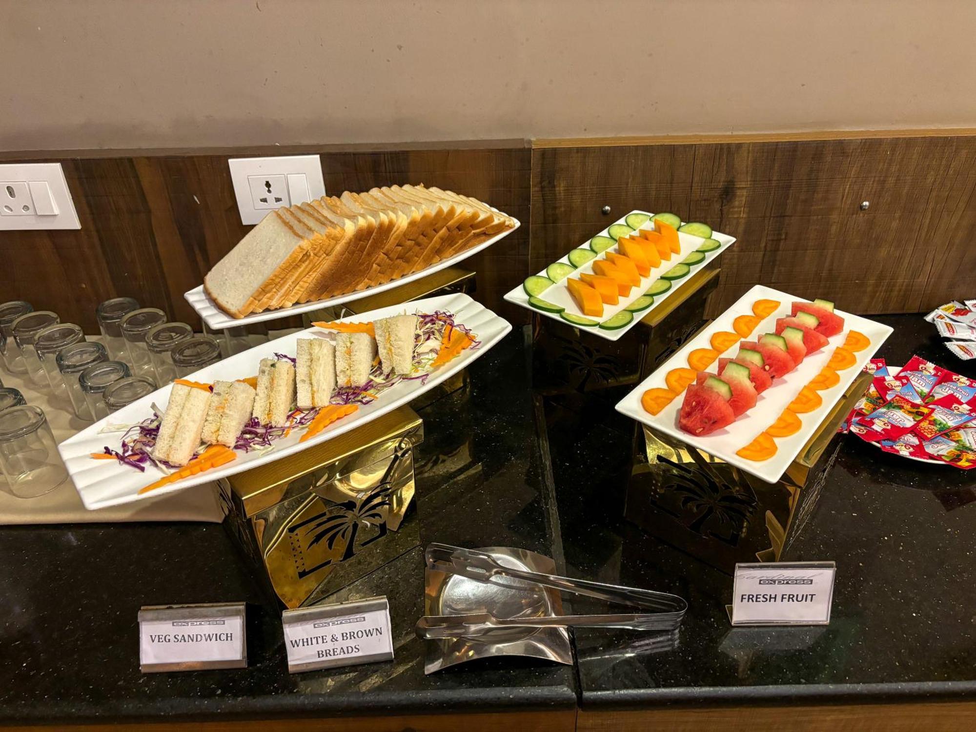Hotel Oxmo Delhi Airport With Free Airport Transsfer Ню Делхи Екстериор снимка